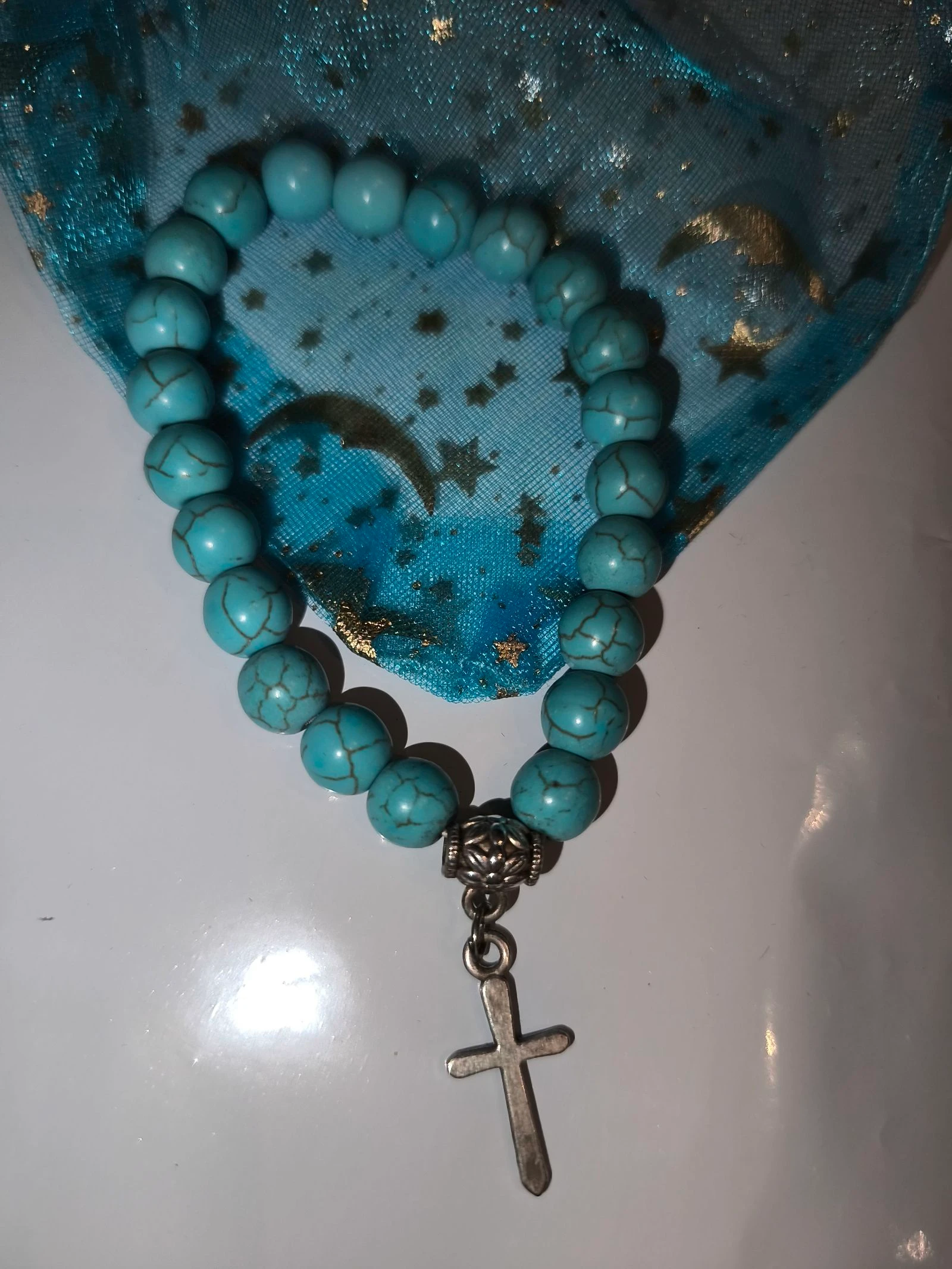 Pulseira de pérola elástica com cruz turquesa – photo 2